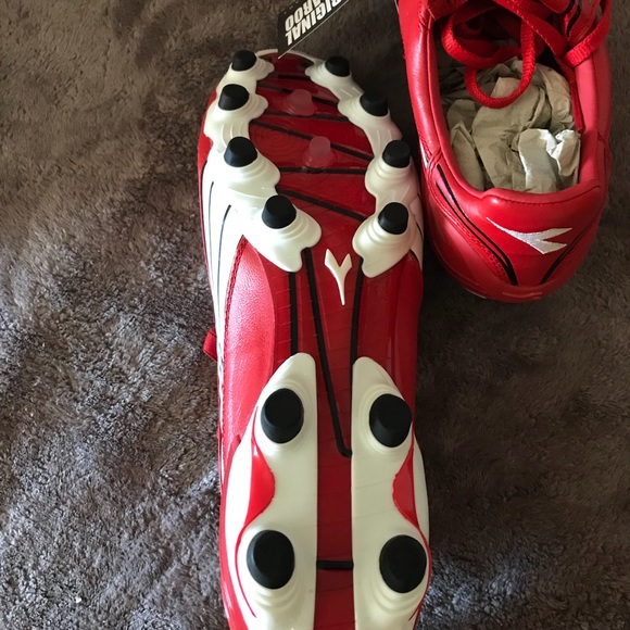 Diadora Men’s Soccer Cleats - Picture 4 of 5